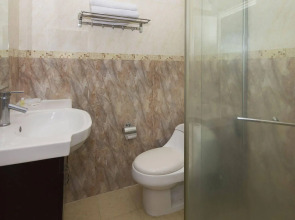 Royal Q&D Suites Hotel