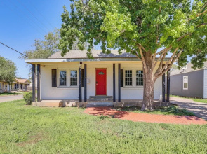 Time Machine: Games Galore in Lubbock Home By Ttu!