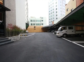 Busan Oncheonjang Mr Brick
