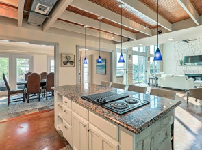 Waterfront Granbury House w/ Deck & Private Dock!
