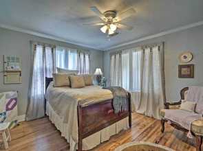 Pet-friendly Brenham Cottage w/ Yard!