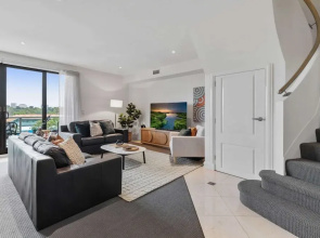 Spacious 3-bed Apartment by the MCG