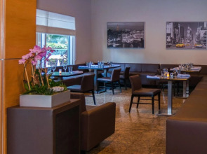 Fortune House Hotel Suites