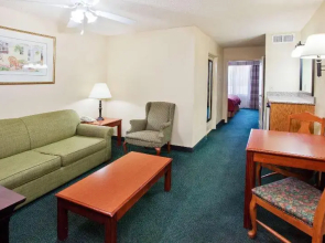 Country Inn & Suites Hiram