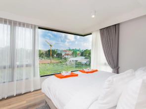 6th Avenue Surin Beach