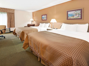 Baymont Inn & Suites Lawrence