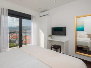 Villa Salt - 10 people, heated pool, Trogir, near beach & Split airport