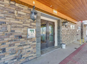 1 Mi to Skiing: Mtn-view Condo in Angel Fire!