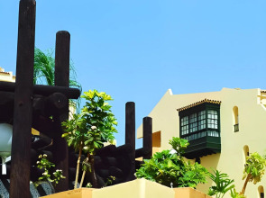 Playaolid Suites & Apartments