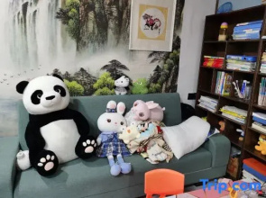 Dolphin Garden Hotel (Leshan Zhanggongqiao Food Street)