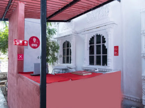 OYO 10704 Hotel Lake Haveli