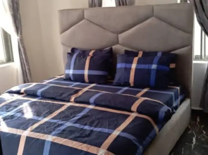 Apartment Sleeps 4 With Free Parking