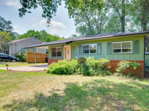 Quiet Columbus Home w/ Private Deck & Grill!