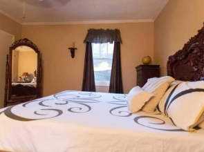 Cajun Hostel Entire House
