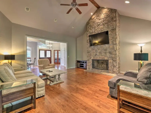 Bentonville Home w/ Pool Table, 2 Mi to Downtown!