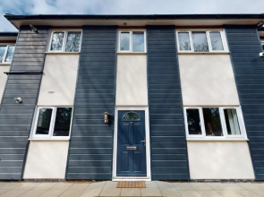 Spacious Apt with 2 Parking through security gated access By Srk Accommodation