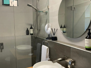 Serenity by the Lake - Romantic Waterfront Couple's Getaway