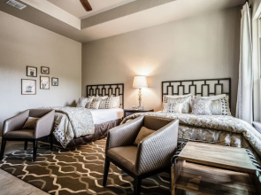 Century Oak Casita By Remi's Ridge & Hayes Hollow 1 Bedroom Duplex