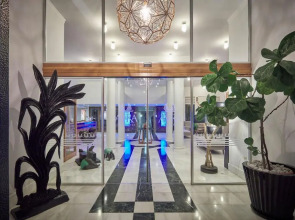 Avra City Boutique Hotel