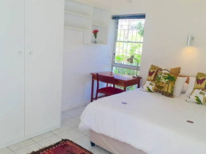 Peaceful Camps Bay 5 Bedroom Nature Villa