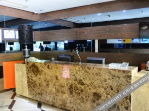 Xinjiang Inn Business Hotel