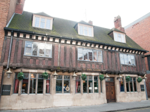 Huckleberrys Bar and Grill