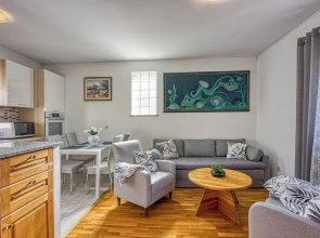 Small Holiday Home Jakara 5