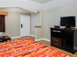 Scottish Inn & Suites Highway 6 South