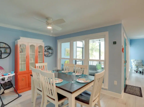 Sip, Sunbathe & Relax Poolside: Madeira Beach Gem!