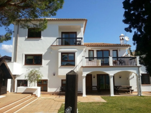 8381 - Large beach side villa in Marbella