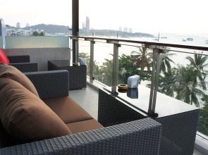 Serenotel Pattaya Beach Front