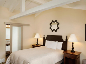 Lighthouse Lodge And Cottages