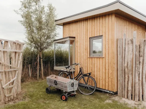 Tiny Holiday Home for 2 With Picnic Table