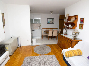 Apartment Jerko - 200 m from beach: A1 Omis, Riviera Omis