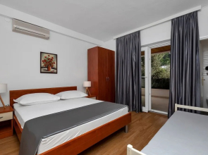 Apartments Čobrnić