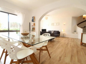 Rustic Beach House at the Cliff T3 | C218