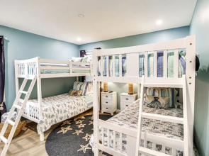 Old Orchard Beach Home: Steps To Beach & Pier!