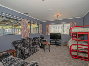 Shell Seekers - Pauanui Downstairs Holiday Unit