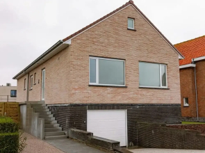 Spacious Getaway Close to the Beach and Airport