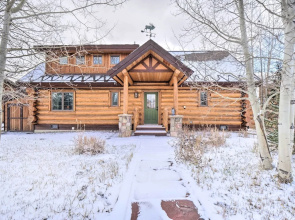 Mountain Views & Fire Pit: Granby Retreat!
