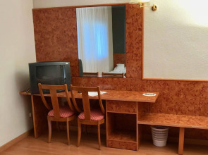 AP Hotel and Parking