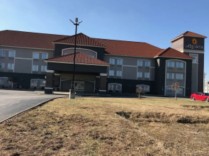 La Quinta Inn & Suites by Wyndham Bowling Green