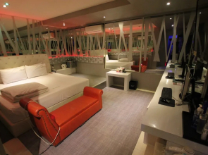 V1 Hotel