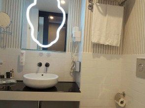 Best Western Premier CHC Airport