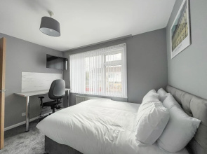 Cosy Modern AND Contemporary Home Close TO Centre