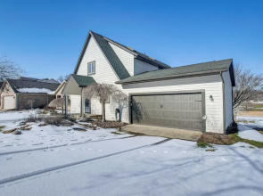 Apple Valley Home, Shared Golf Course On-site