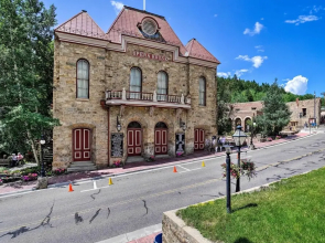 Cozy Home w/ Deck & Mtn Views, Walk to Casinos