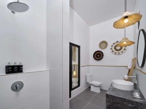 Jambuluwuk Oceano Resort Gili Trawangan