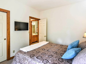 Mountain-view Blue Ridge Condo: 36 Mi to Asheville