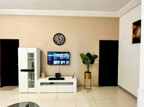 Medo's Luxury Houses - Large Studio